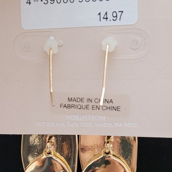 14TH & Union Gold Leaf shaped earrings - Picture 3 of 3